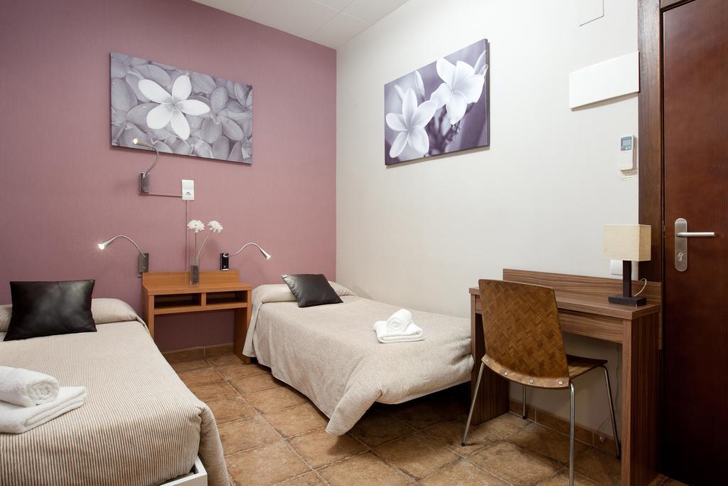 Pension Mariluz Barselona Oda fotoğraf