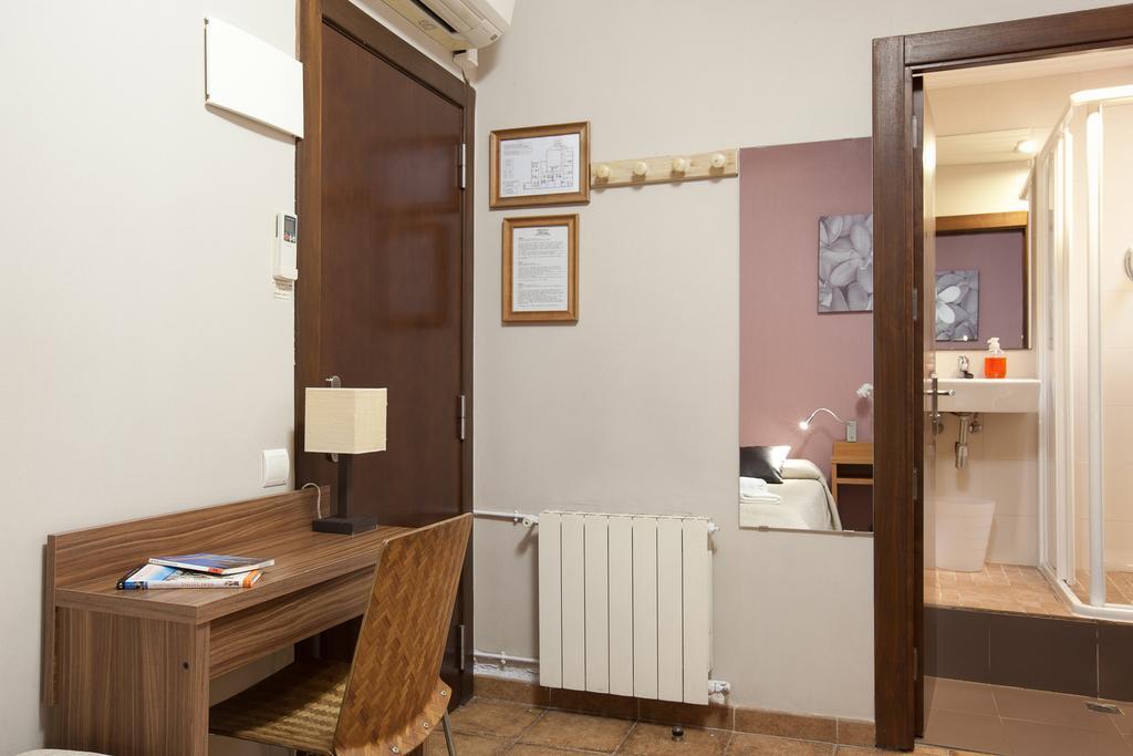 Pension Mariluz Barselona Oda fotoğraf