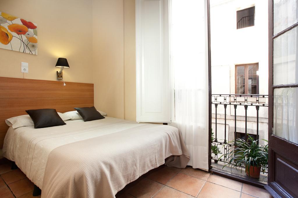 Pension Mariluz Barselona Oda fotoğraf