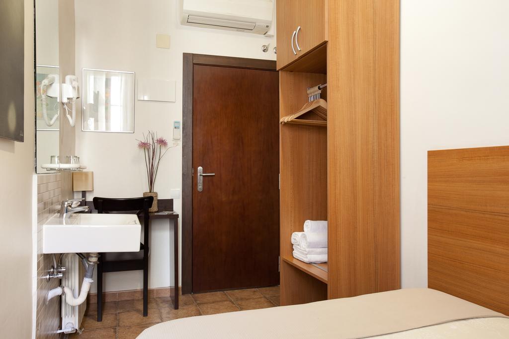 Pension Mariluz Barselona Oda fotoğraf