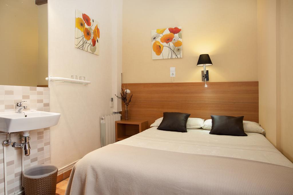 Pension Mariluz Barselona Oda fotoğraf