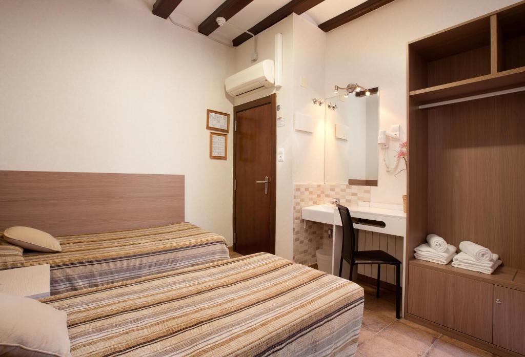 Pension Mariluz Barselona Oda fotoğraf